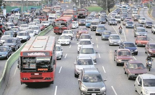 tráfico,carros caos vial, semana transito