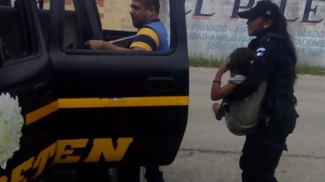 rescate de niños, mendigar mendigaban pnc Guatevision