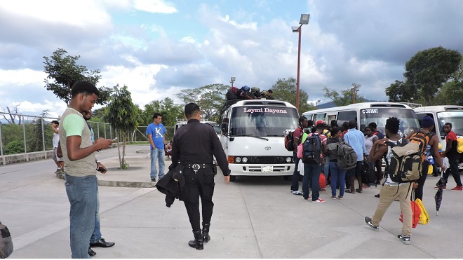 De nuevo detienen a otros 128 migrantes de ocho países