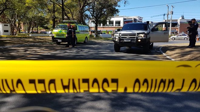 Repele asalto, hiere al ladrón y muere en el acto