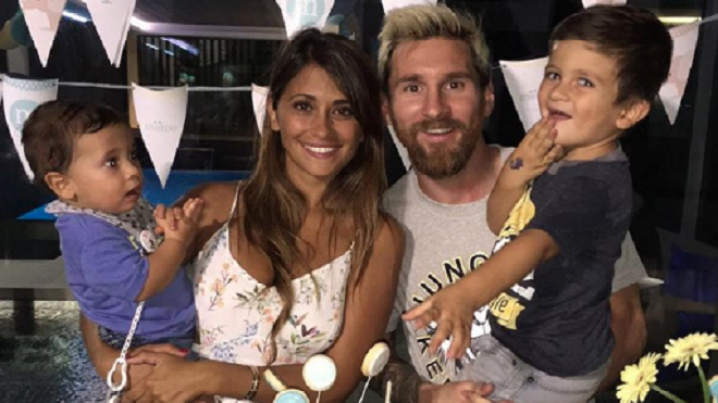 Messi junto a sus dos hijos y antonella