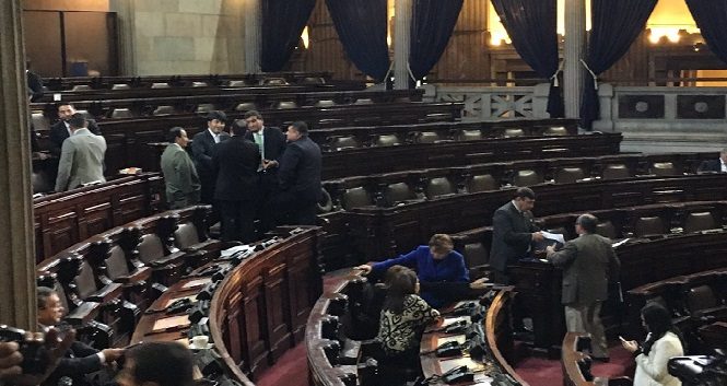 diputados en el congreso en plenaria
