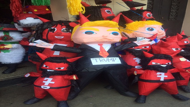 político Donald Trump quema del diablo