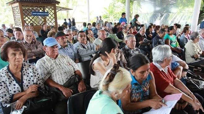 Personas en el IGSS, el carné será sustituido