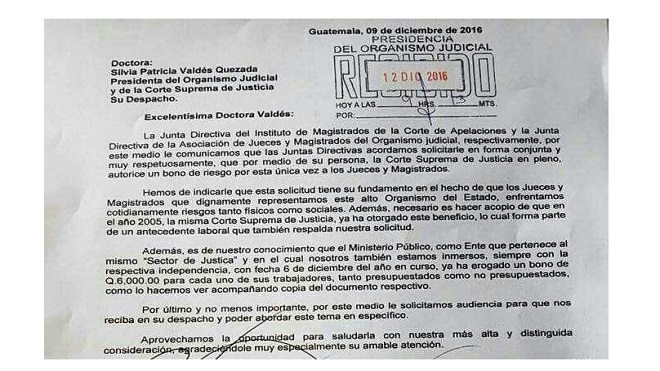 Carta de los jueces y magistrados donde pedían ono navideño por riesgo en su cargo