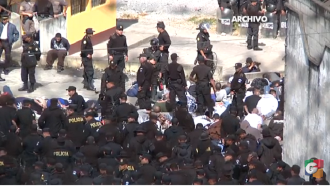 Policías y pandilleros en centros carcelarios