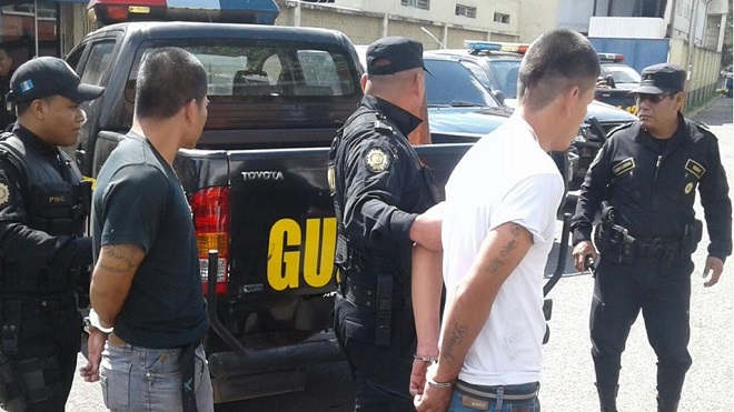[GALERÍA] Capturan a dos integrantes de la Mara 18, tras un asalto