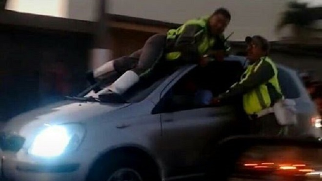 [VIDEO] Ebrio intentó escapar y atropelló a un agente de la PMT