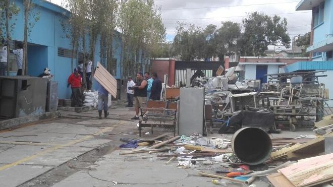 Ciudadanos limpian el San Juan de Dios para sacarlo del abandono