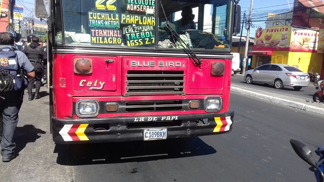 Pasajeros de un bus le dan "paliza" a un asaltante en La Florida