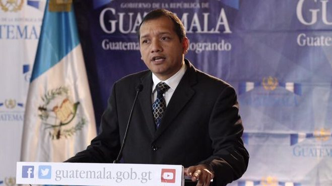 Como se anticipó Jimmy Morales visitó a su hijo cautivo en la cárcel