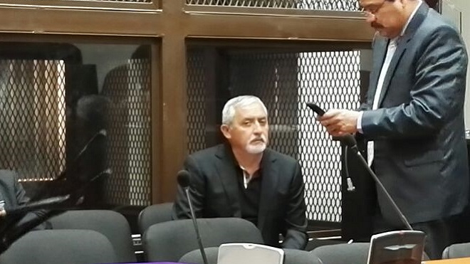 El nuevo look de Otto Pérez Molina