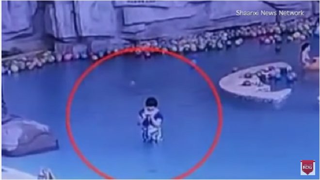 [Vídeo Fuerte] ¡Descuido fatal! Se ahogó mientras su madre veía el celular