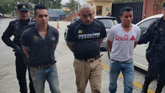 Transportaban un cadáver en un taxi en la Interamericana