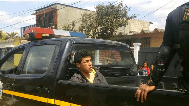 Presunto delincuente es rescatado por la PNC, vecinos buscaban lincharlo
