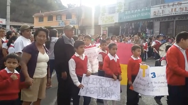 Falta de maestros genera bloqueos en varios puntos de la ciudad