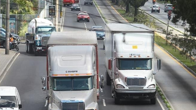 transporte pesado ingresando a la capital