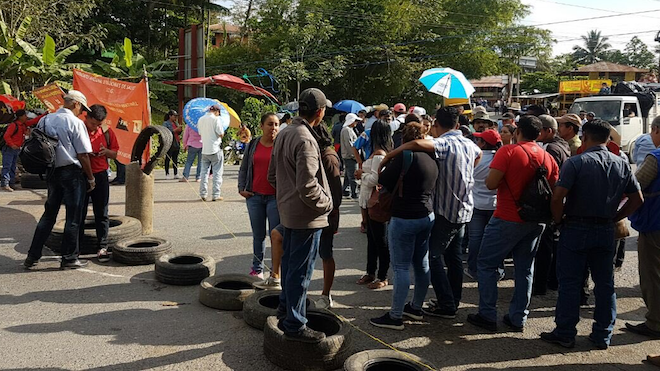 Sindicalista salió a bloquear carreteras y le roban su carro