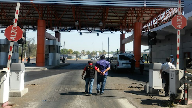 Caen más funcionarios en puerto Quetzal por defraudación aduanera