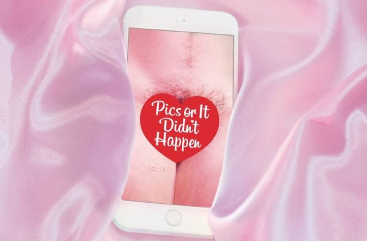 ARVIDA BYSTRÖM "Pics or it didnt happen" (fotos o nunca ocurrió) es el título de este libro que recoge imágenes prohibidas en la red social.