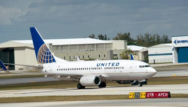 United Airlines anuncia medidas para evitar sobreventa de vuelos.