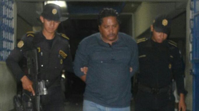 Tiene 8 antecedentes dentro ellos asesinato, pero fue capturado por robar un carro