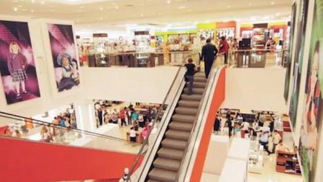 Inauguran su primera escalera eléctrica y los internautas se burlan