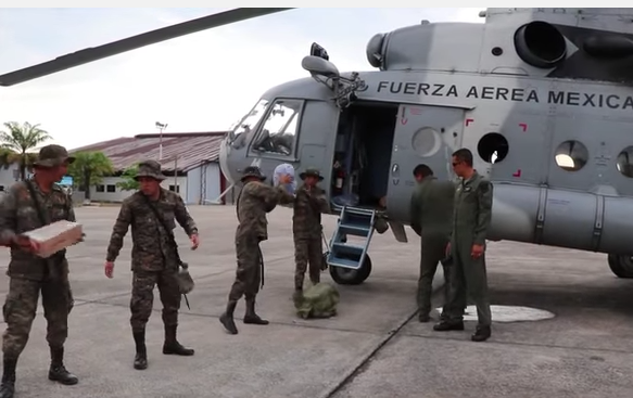 México envía un helicóptero para ayudar a sofocar incendios en Petén.