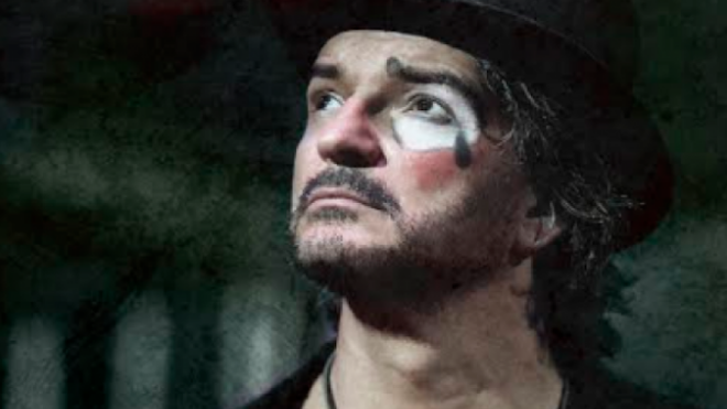 Ricardo Arjona la emprende contra los bufones en su nuevo álbum "Circo Soledad"