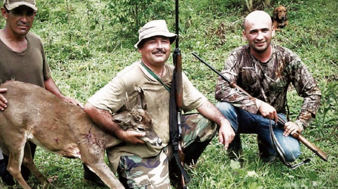 El diputado que se dice "ser defensor de los animales" pero los caza