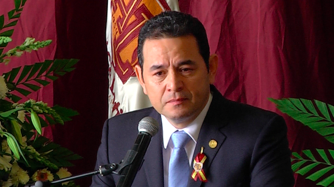Jimmy Morales llora