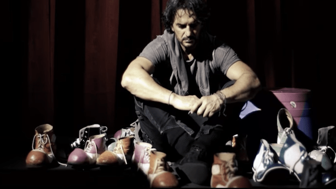 Escuche el estreno de la biografía literaria de Ricardo Arjona, en el Circo Soledad