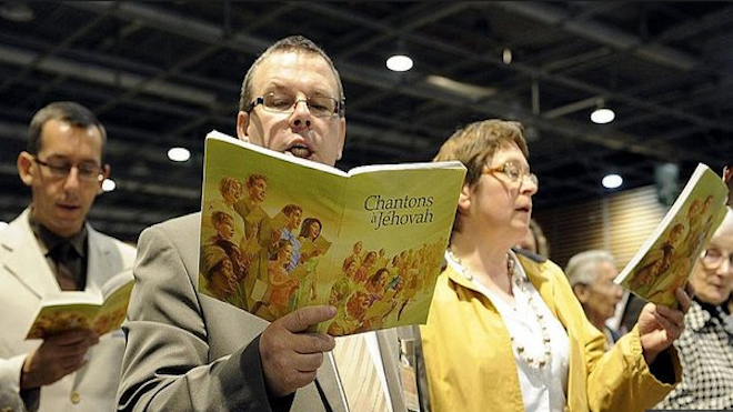 Ilegalizan a los Testigos de Jehová y le confiscaron sus bienes