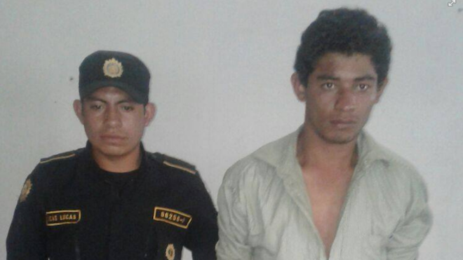 Vecinos lo detienen e intentan lincharlo por robarle el celular a un anciano