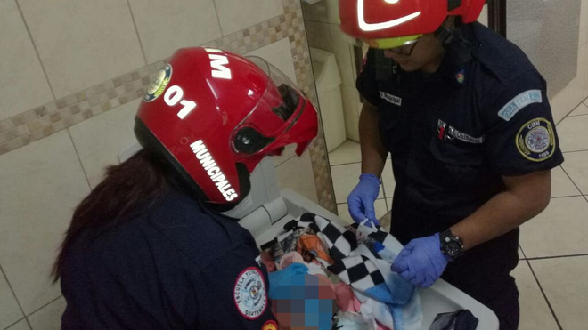 hallan a recién nacido abandonado en Centro Comercial de la Atanasio Tzul
