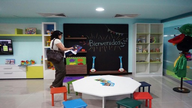 Aeropuerto La Aurora instala sala para niños deportados de EEUU