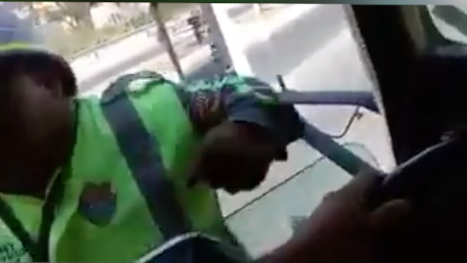 A puño limpio, otro PMT se pelea con un piloto [VÍDEO]