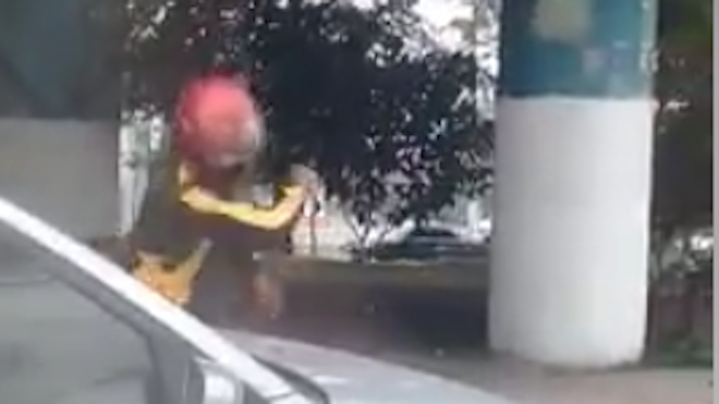 Motorista acuchilla vehículo en San Cristóbal, Mixco [VÍDEO]