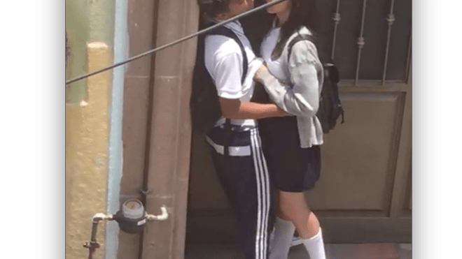 Estudiantes masturbándose grabados en video