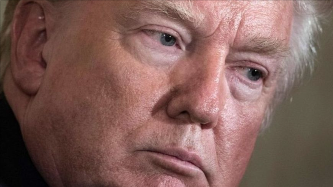 AFP El Washington Post señala que un funcionario actual de la Casa Blanca se encuentra en la mira en la investigación de los vínculos entre la campaña Trump y Rusia.