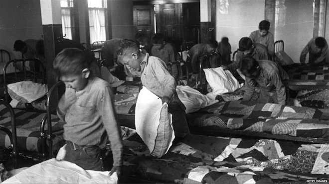 GETTY IMAGES Los niños eran separados por la fuerza de su familia para forzar su asimilación en la sociedad canadiense.