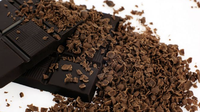 beneficios de consumir chocolate oscuro
