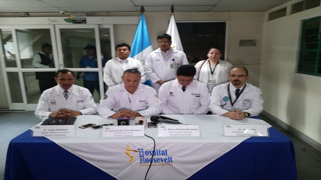 El doctor Carlos Mejía es el primer donante de corneas