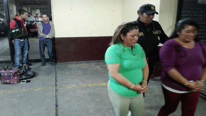 Presuntos asaltantes capturados dentro del Mercado La Presidenta en la zona 1