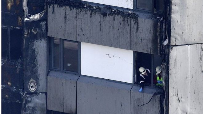 EPA Testigos han relatado las escenas de desesperación que vieron cuando el incendio crecía en la Torre Grenfell, en Londres.
