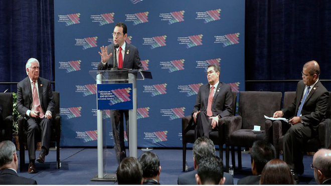 Pence, Jimmy Morales anunció un recorte de la ayuda al combate al narcotráfico en Centroamérica, al tiempo que prometió blindar la frontera a las drogas