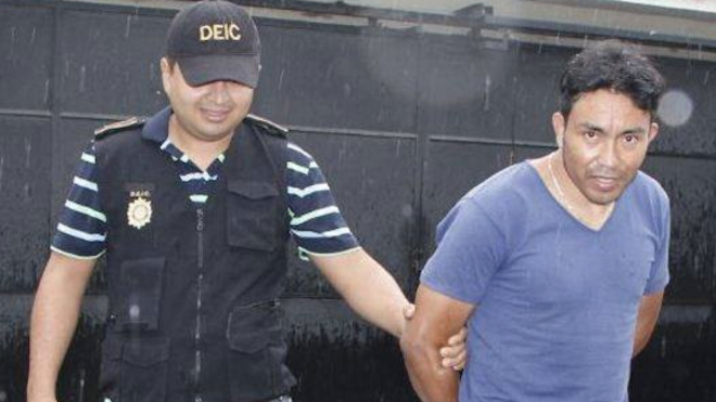 Capturan a un hombre por masturbarse y grabarse frente a estudiantes en Villa Nueva