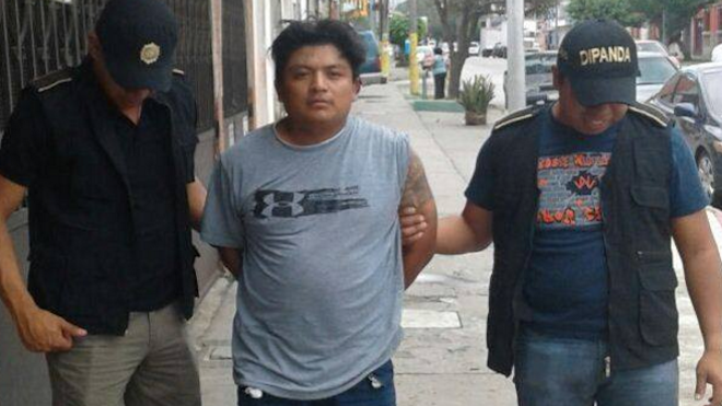El Travieso, un presunto extorsionista de la Mara 18, sus víctimas los pilotos