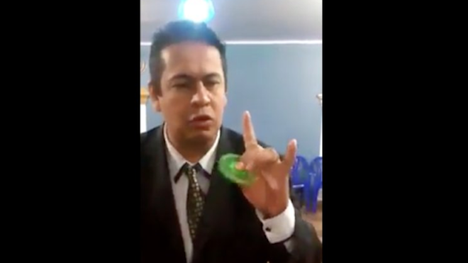 Satanás no descansa en su misión de ganar almas para el infierno, y astutamente ha inventado un juguete llamado Spinner que está condenando a millones de personas al fuego eterno