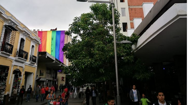 El Teatro Lux también se viste con la bandera de la diversidad sexual